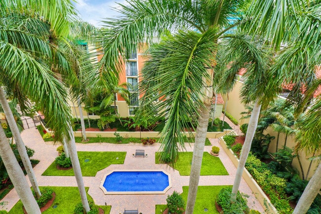 Building Photo - 630 S Sapodilla Ave