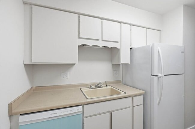 Building Photo - 3102 E 27th Ave