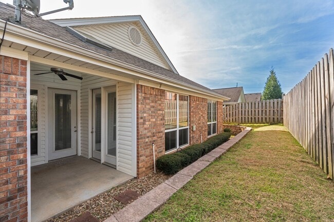 Building Photo - 17 Jeffrey Way