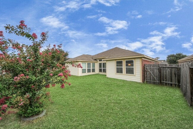 Building Photo - 6802 Level Pond Ln