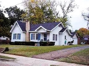 Building Photo - 616 Riverside Dr