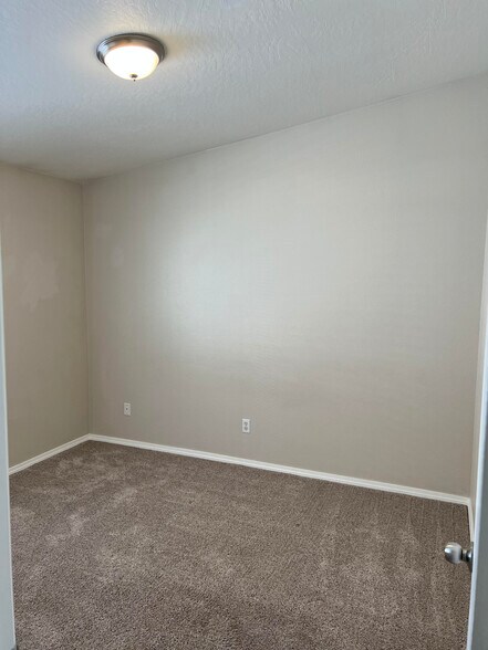 Building Photo - 1206 N 6th St