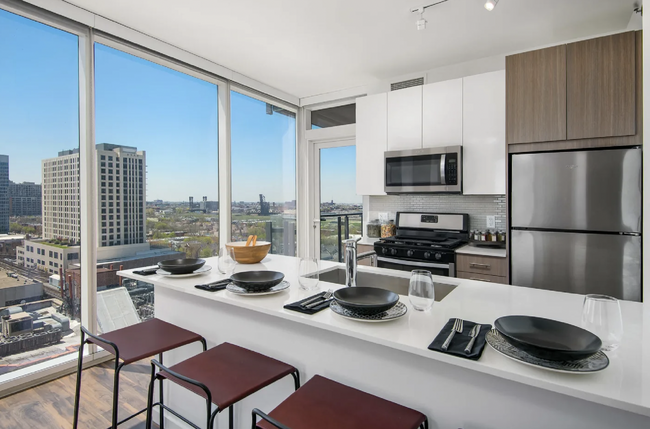 Kitchen - 1140 S Wabash Ave