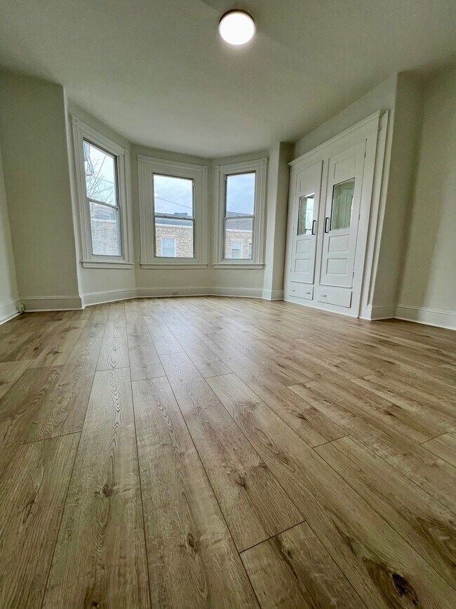 Building Photo - Newly Renovated 3-Bedroom Townhouse in Elmwood Park! Available mid-May! PHA VOUCHERS ACCEPTED!