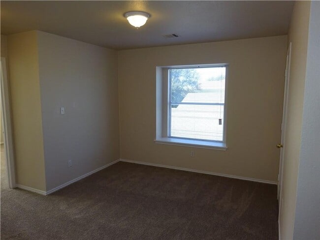 Building Photo - 1016 Doras Dr