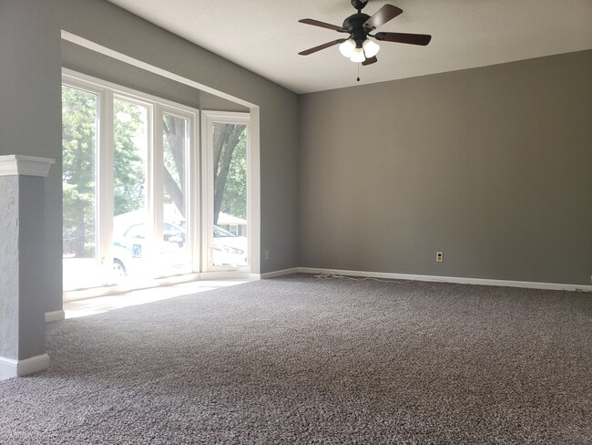 Building Photo - Remodeled Raytown Home-Available NOW!!