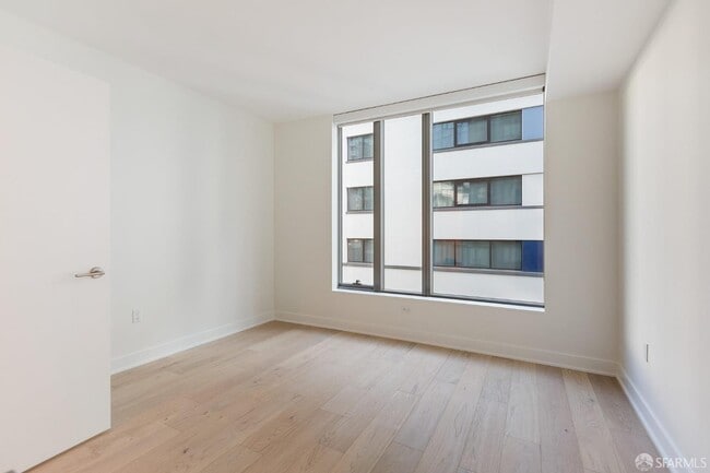 Building Photo - 338 Main St