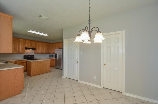 Building Photo - 5961 Whispering Lakes Dr