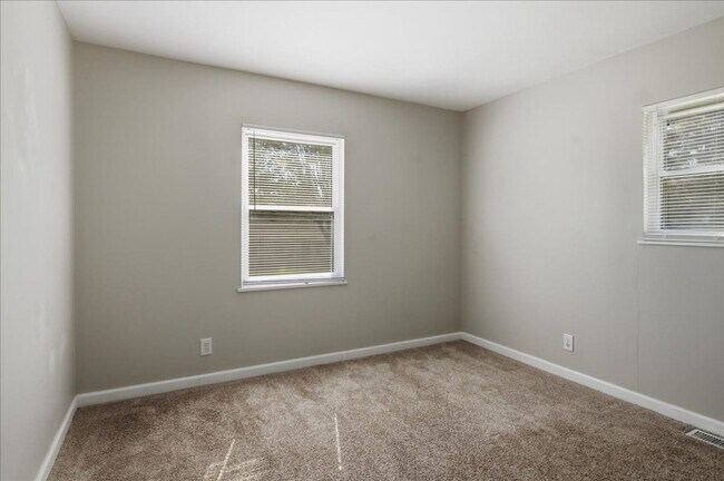 Building Photo - 3226 Voigt Dr