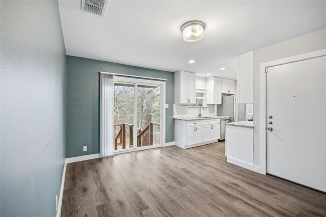 Building Photo - 4810 Creekwood Rd