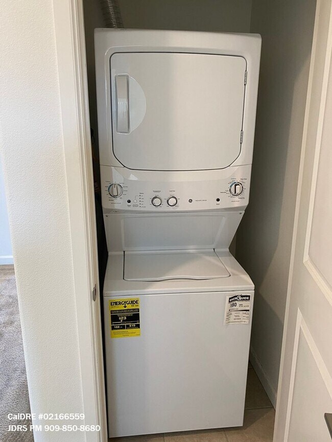 Building Photo - Yorba Linda 3 Bedroom Condo