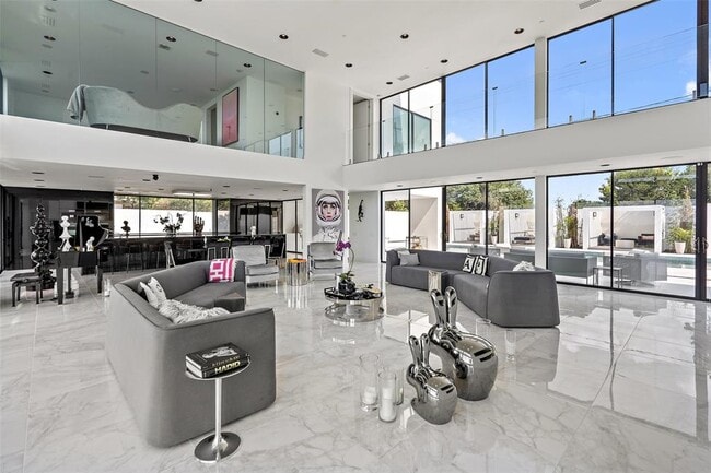 Building Photo - 1501 Ridgecrest Dr