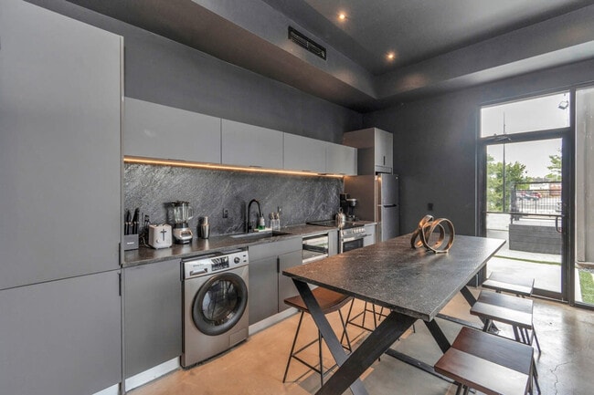 Building Photo - 2703 Blodgett St