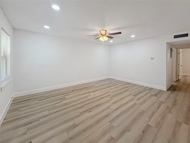 Building Photo - 1016 E Walker St