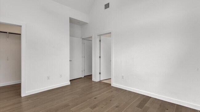 Building Photo - Prime Location Condo in the Heart of San Antonio!