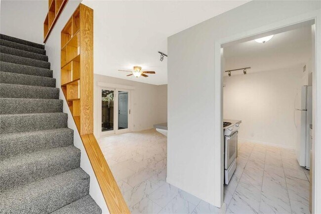 Building Photo - 2806 Skyway Cir