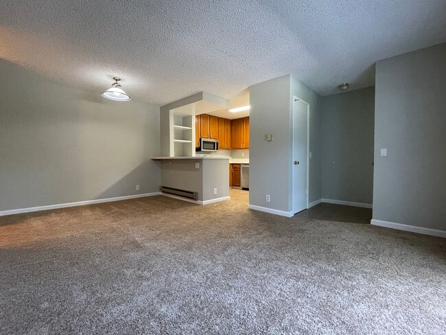 Building Photo - Updated 1 Bedroom 1 Bathroom Condo in Park...