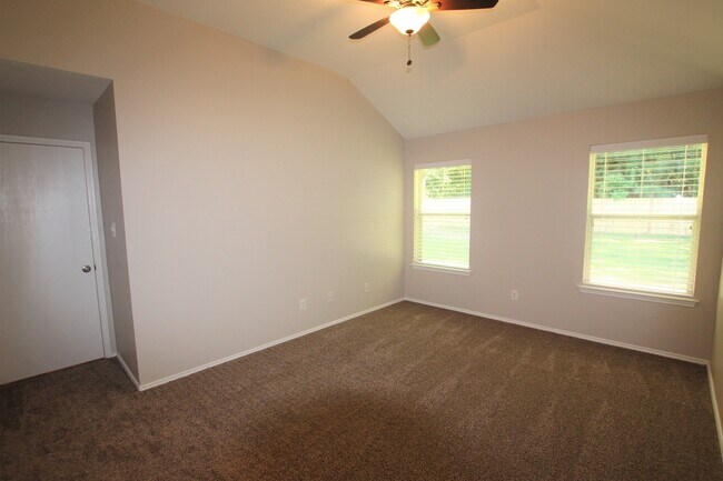 Building Photo - Coming Soon! Updated 3 Bedroom, 2 Bathroom home in Whitehouse ISD!