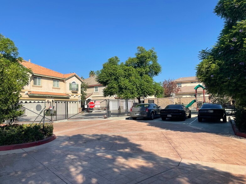 Building Photo - 16558 Paine St