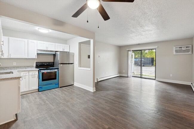 Building Photo - Center Court Apartments