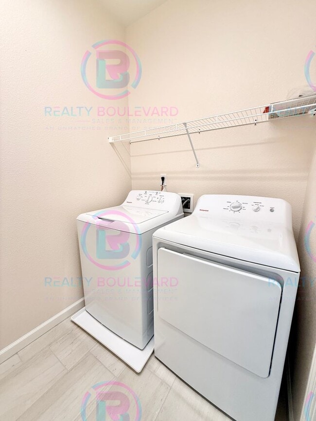 Building Photo - Modern Comfort and Convenience: Stylish 2-Bedroom 2.5 Bathroom Condo in Carson City