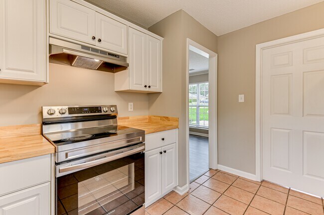 Building Photo - 4416 Hatteras Dr