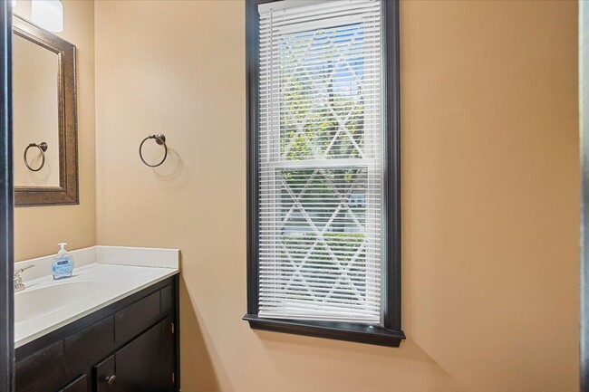 Building Photo - Beautiful 3 Bedroom Home in North Chesterf...