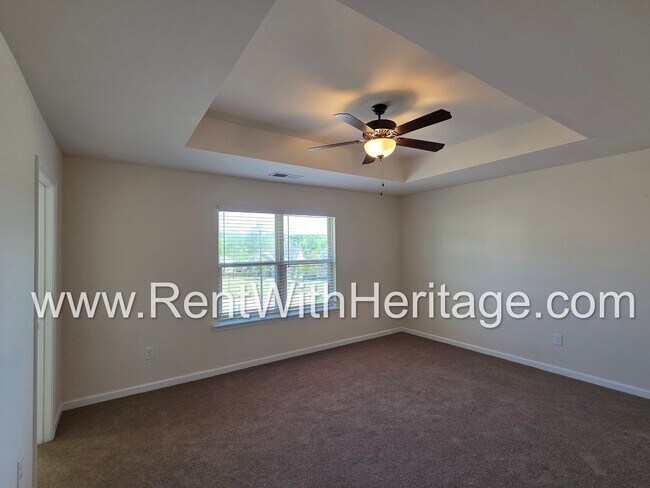 Building Photo - ABSOLUTELY BEAUTIFUL 5 BEDROOM/ 4.5 BATH HOME YOU DONT WANT TO MISS.
