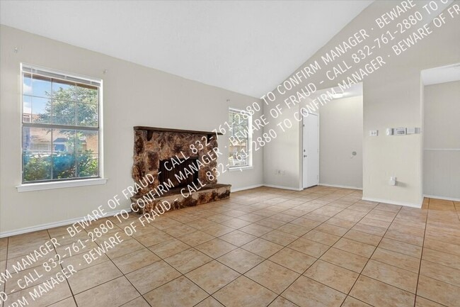 Building Photo - 2031 Towngate Dr