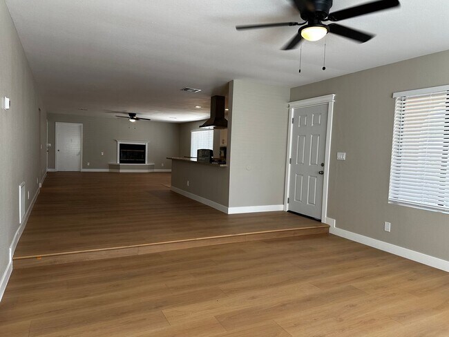 Building Photo - Freshly Updated 3bd/2ba home for rent!