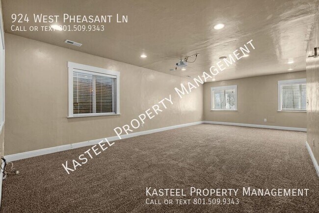 Building Photo - 924 W Pheasant Ln