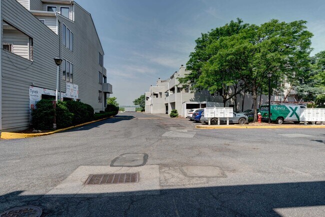 Building Photo - 816 Topsail Ln
