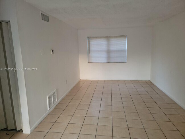 Building Photo - 17255 SW 95th Ave
