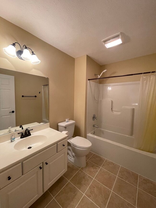 Building Photo - Duplex in Turner Ashby School District