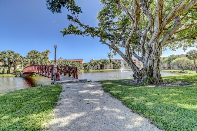 Building Photo - 450 Egret Cir