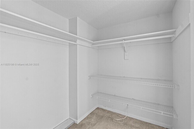 Building Photo - 1410 S Ocean Dr