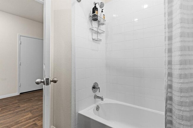 Building Photo - 117 Mackinac Ln