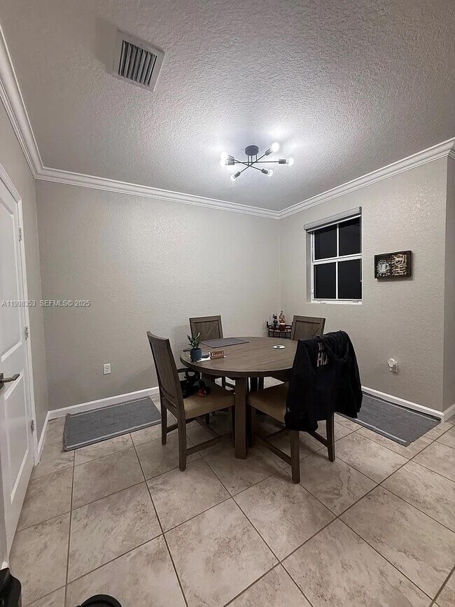 Building Photo - 1442 SE 23rd Terrace