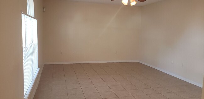 Building Photo - ~4/2.5~Curtis Ave~Groveland Lake Dot Landing~Big Corner Lots with lots a room!
