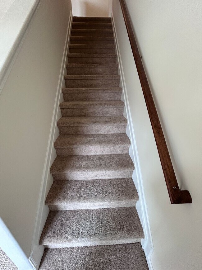 Building Photo - Coming Soon! 3/2.5 High Point Townhome, just north of town near N Main St & I-74