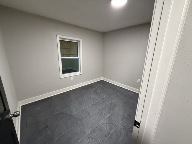 Building Photo - 2379 Saratoga Ave