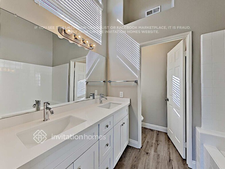 Building Photo - 27064 Bucking Bay Dr