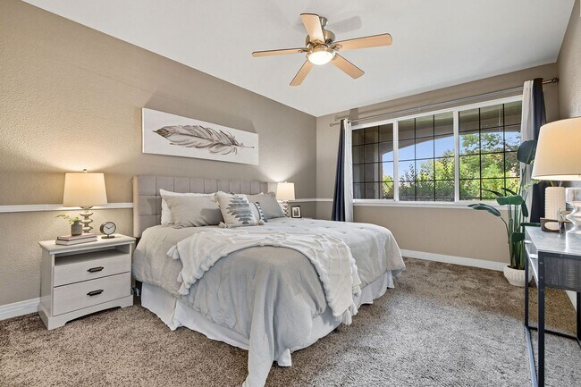 Building Photo - Charming & Updated Unit in Prime Denver Location