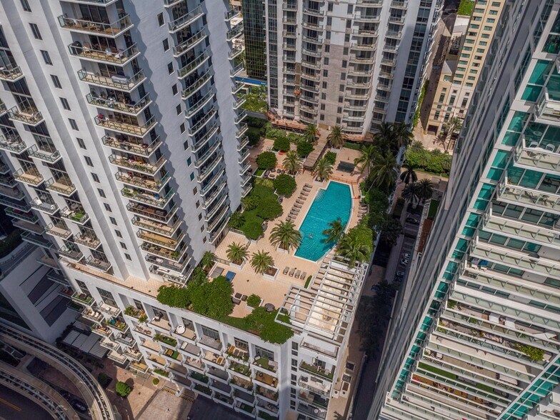 Building Photo - 1050 Brickell Ave