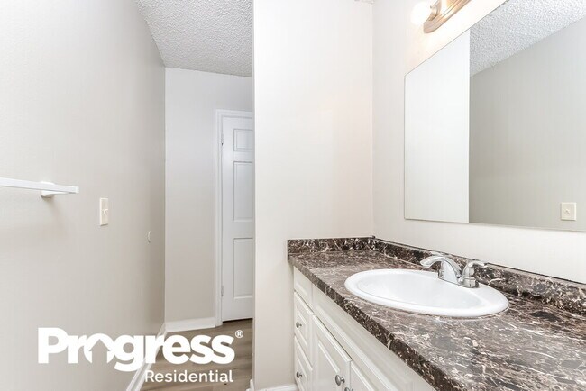 Building Photo - 719 Place Chateau