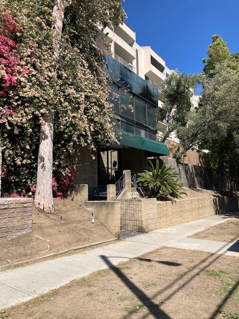 Front - 3949 Los Feliz Blvd