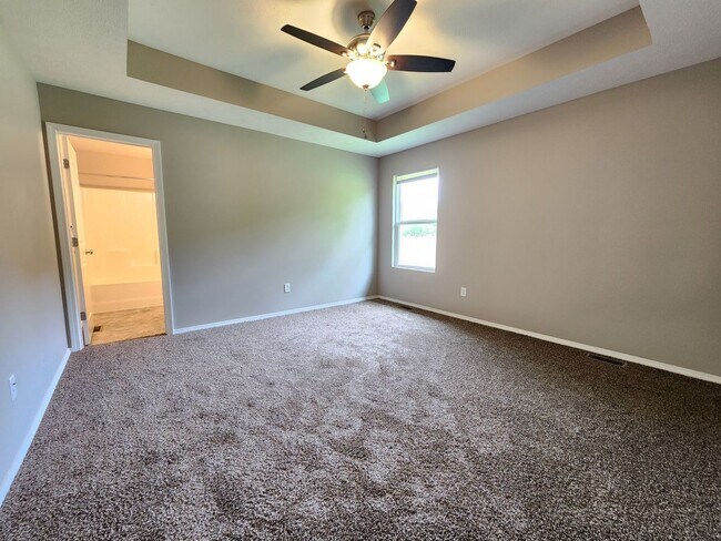 Building Photo - Spacious 3-Bedroom, 2-Bathroom Home AVAILA...