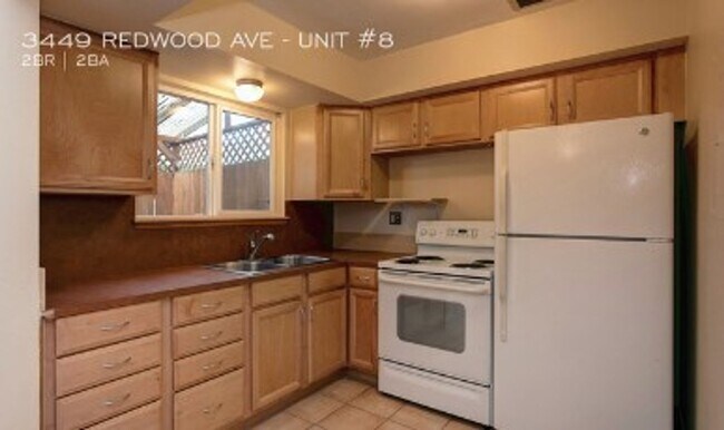 Building Photo - Spacious Townhouse-Style Condo with Patio! W/S/G included
