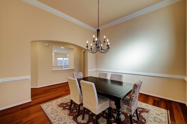 Building Photo - 5022 Coral Gables Dr