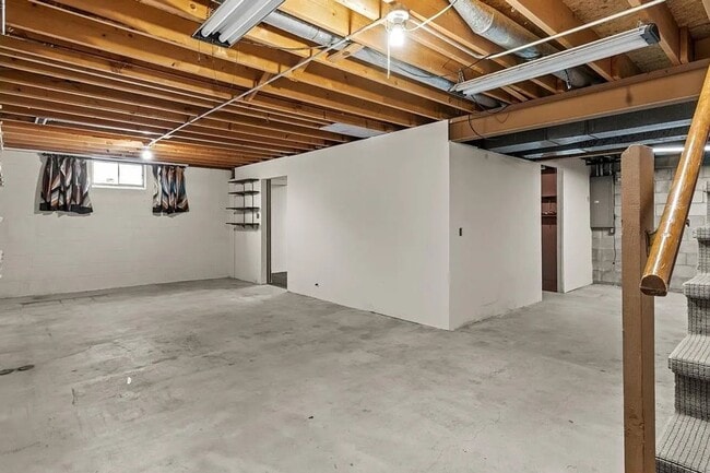 Building Photo - Spacious Harvey Oaks 4-bedroom home with classic charm and modern updates